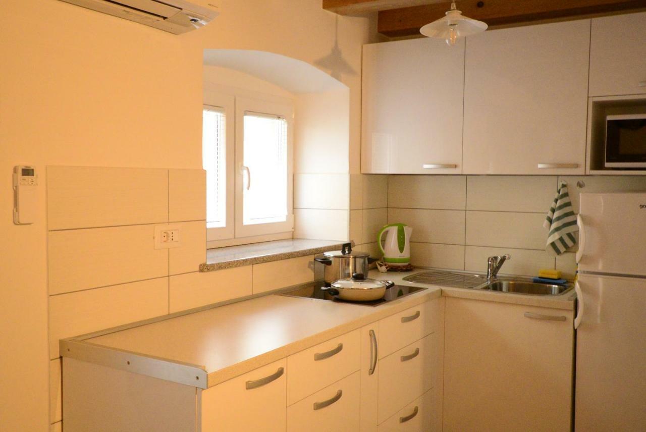 Apartments And Rooms Oliva Đảo Đảo Cres Ngoại thất bức ảnh