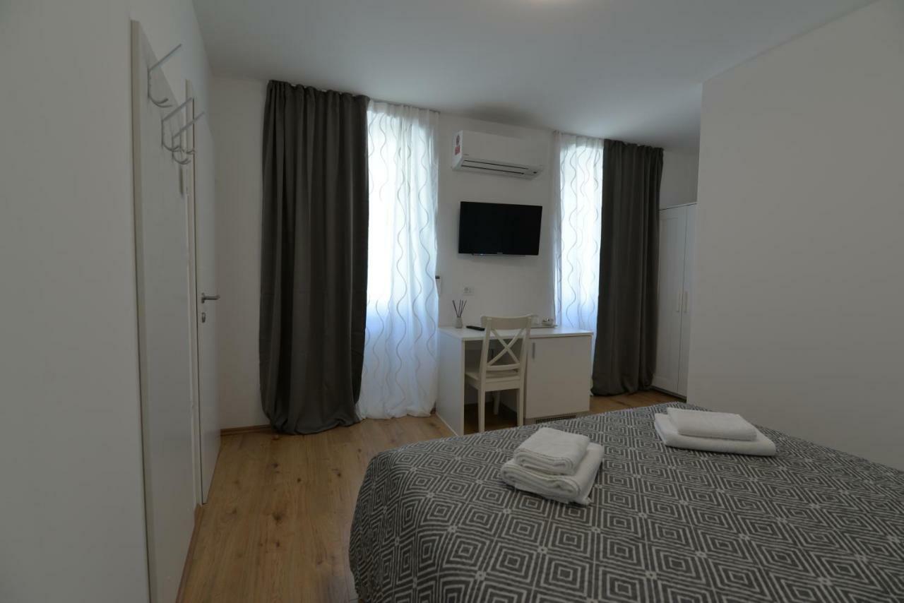 Apartments And Rooms Oliva Đảo Đảo Cres Ngoại thất bức ảnh