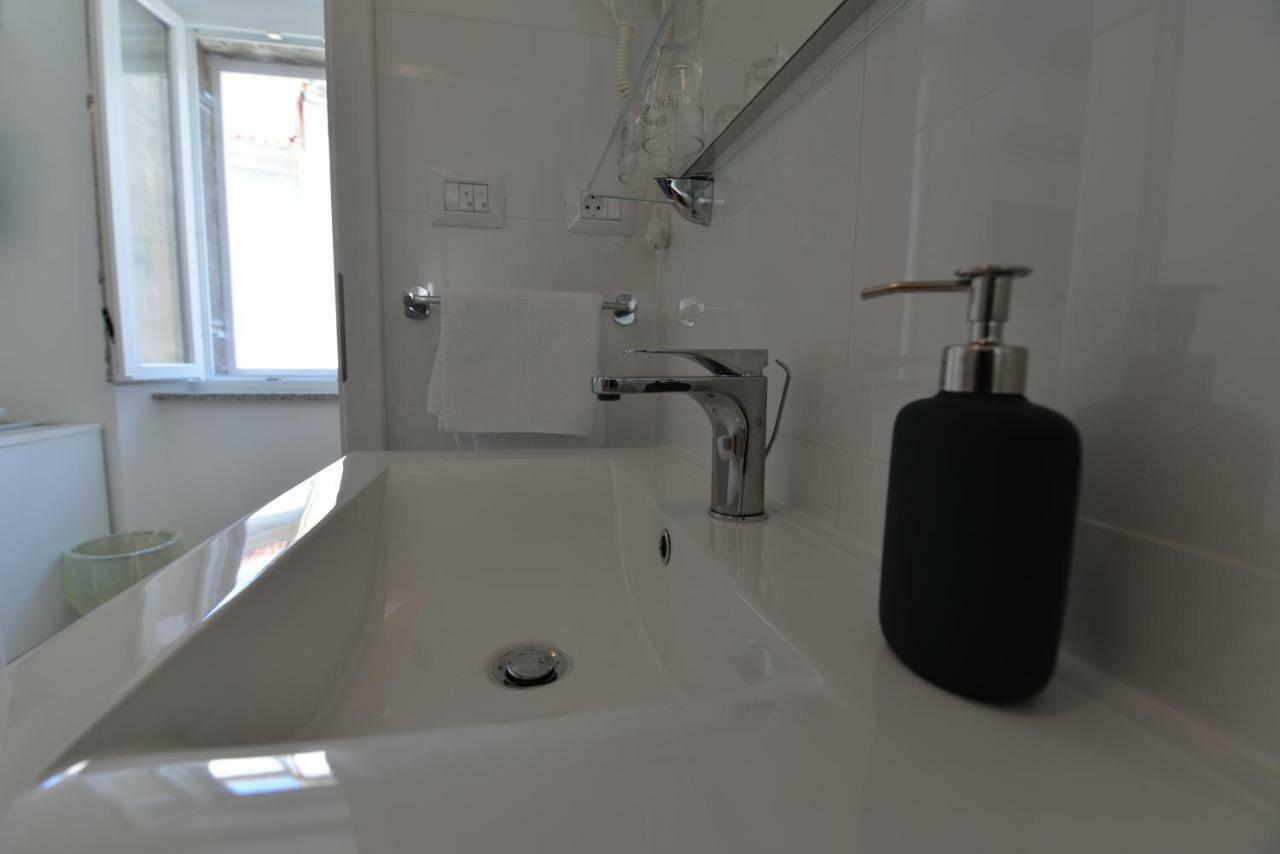 Apartments And Rooms Oliva Đảo Đảo Cres Ngoại thất bức ảnh